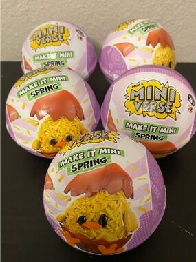 Mini Verse 'Make It Mini' Spring Surprise Balls - Purple & Yellow pack of 5